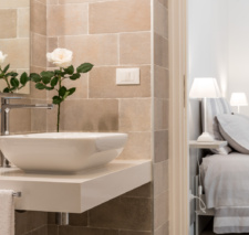 Heima_Ponente_23_Bagno_Camera_Grigia_Web