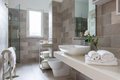 Heima Levante 15 Bagno camera grigia web