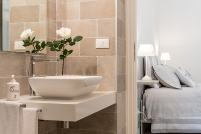Heima Ponente 23 Bagno camera grigia web